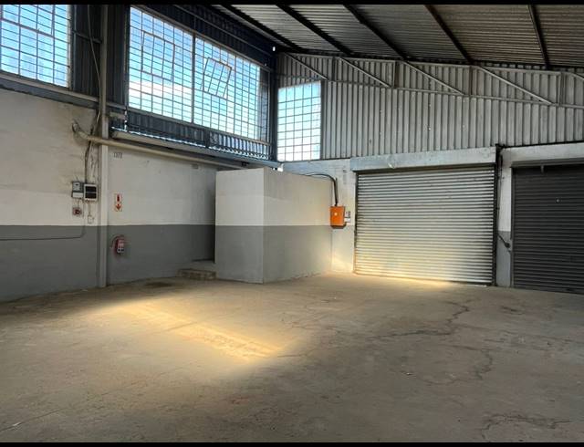 323M² WAREHOUSE TO LET IN SEBENZA